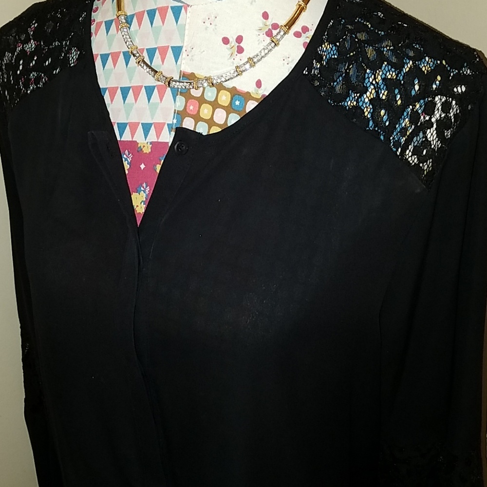 EXC CND Bouse w/ lace trim shoulder & sleeves